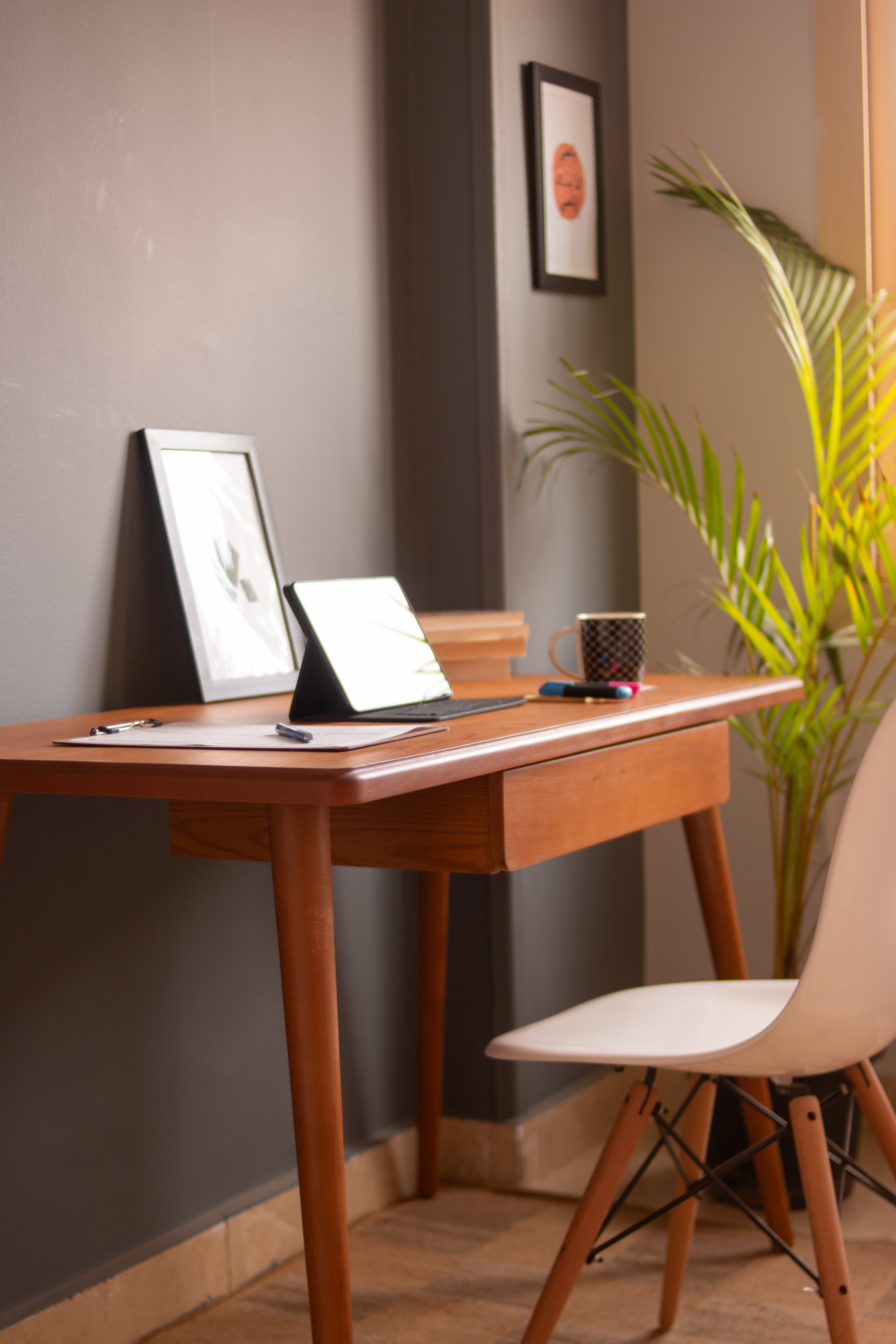 Minimalist Wooden Desk – Solid Beech with Functional Drawer