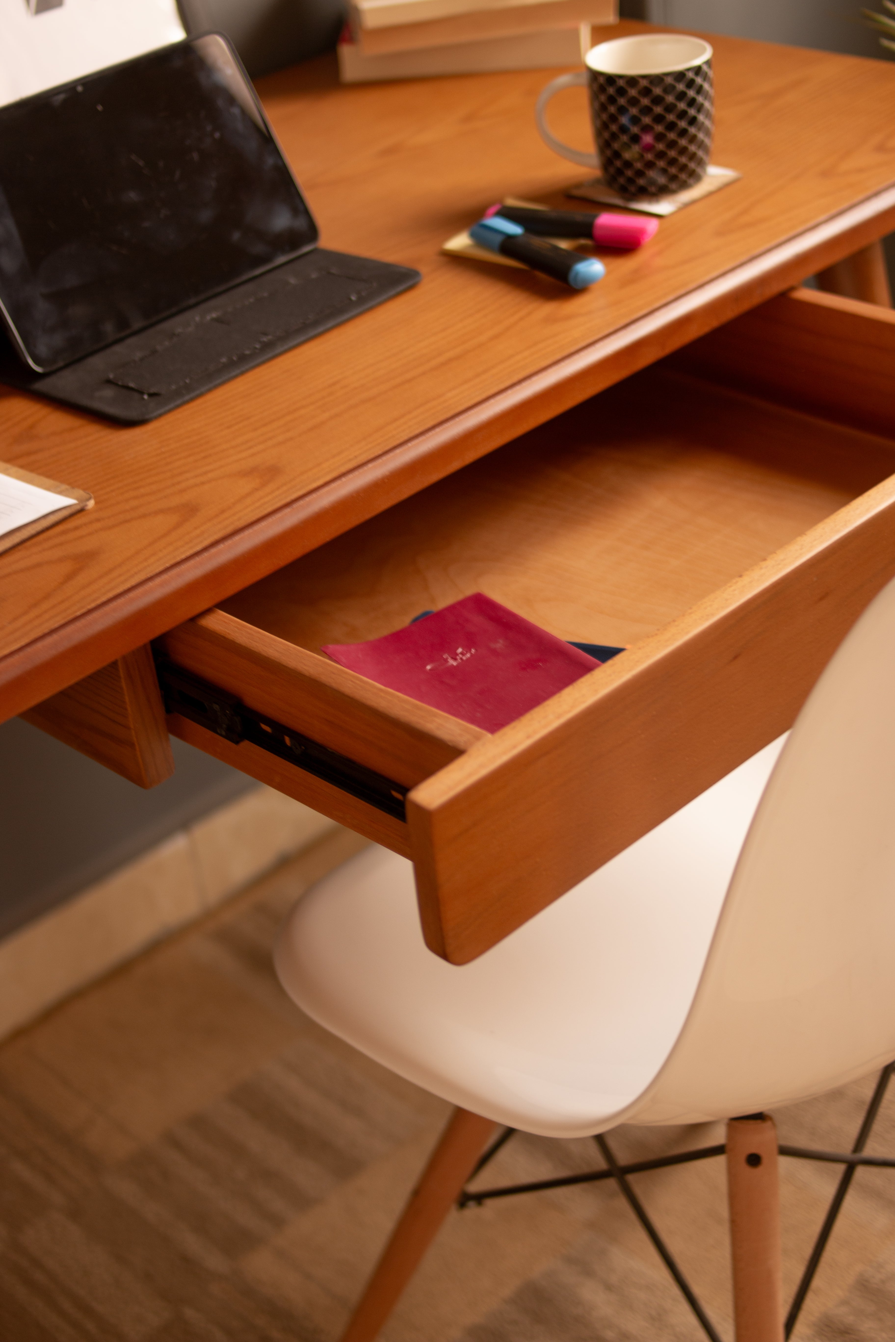 Minimalist Wooden Desk – Solid Beech with Functional Drawer