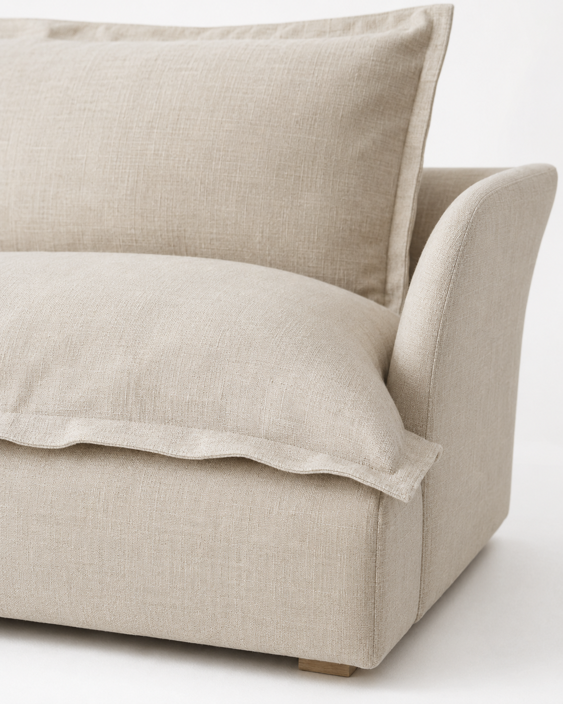 Avela – Relaxed Three-Seater Sofa